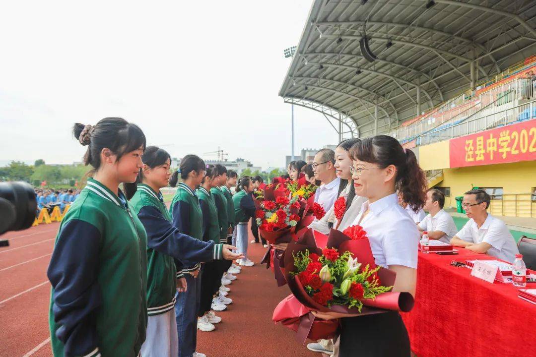 恭喜!泾县中学今天这些教师和学生获奖