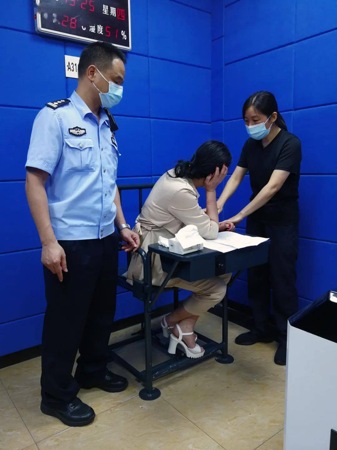 不服从疫情管控,还推搡医护人员,广州一女子被拘留九天