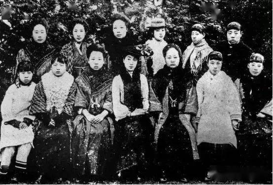 清末女英雄秋瑾真实老照片,儿子后来成为潇湘首富