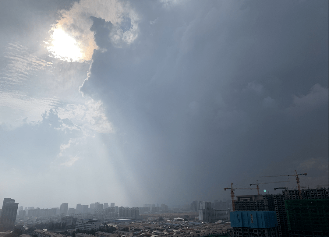 今日呼和浩特天气灰蒙蒙