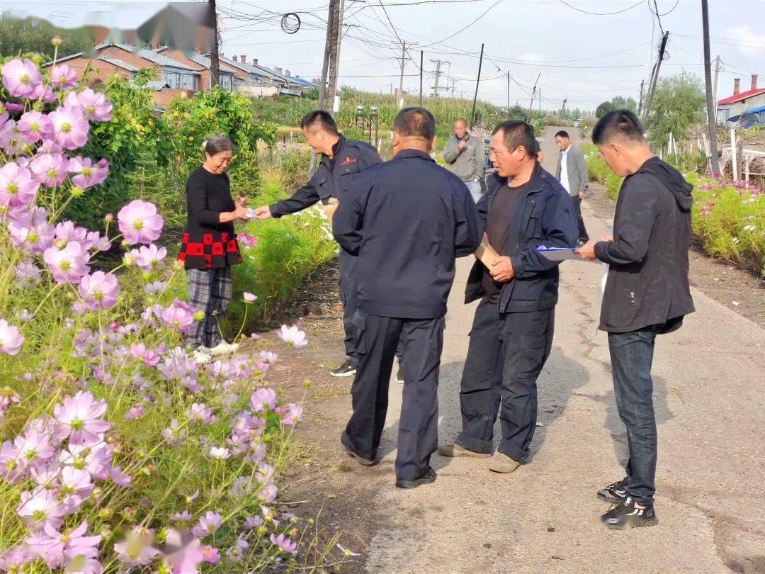 阁山镇三合村:"公益银行"集中兑换奖品