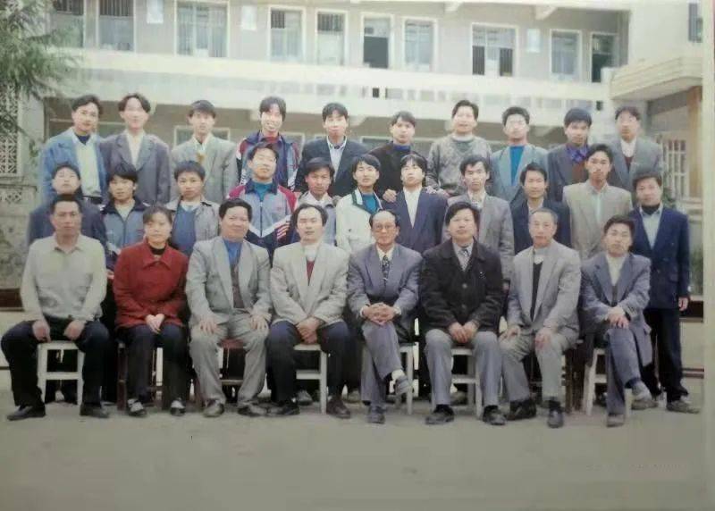 人在他乡一个麻城小伙的励志故事