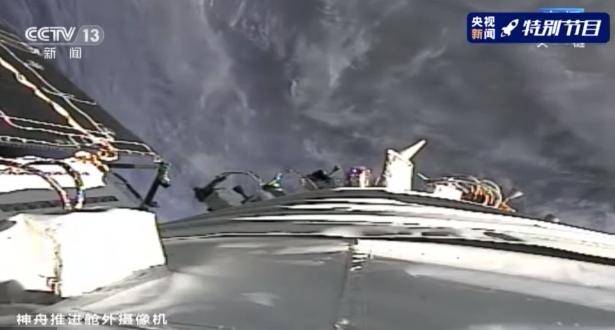 制动|神舟十二号载人飞船返回舱顺利着陆