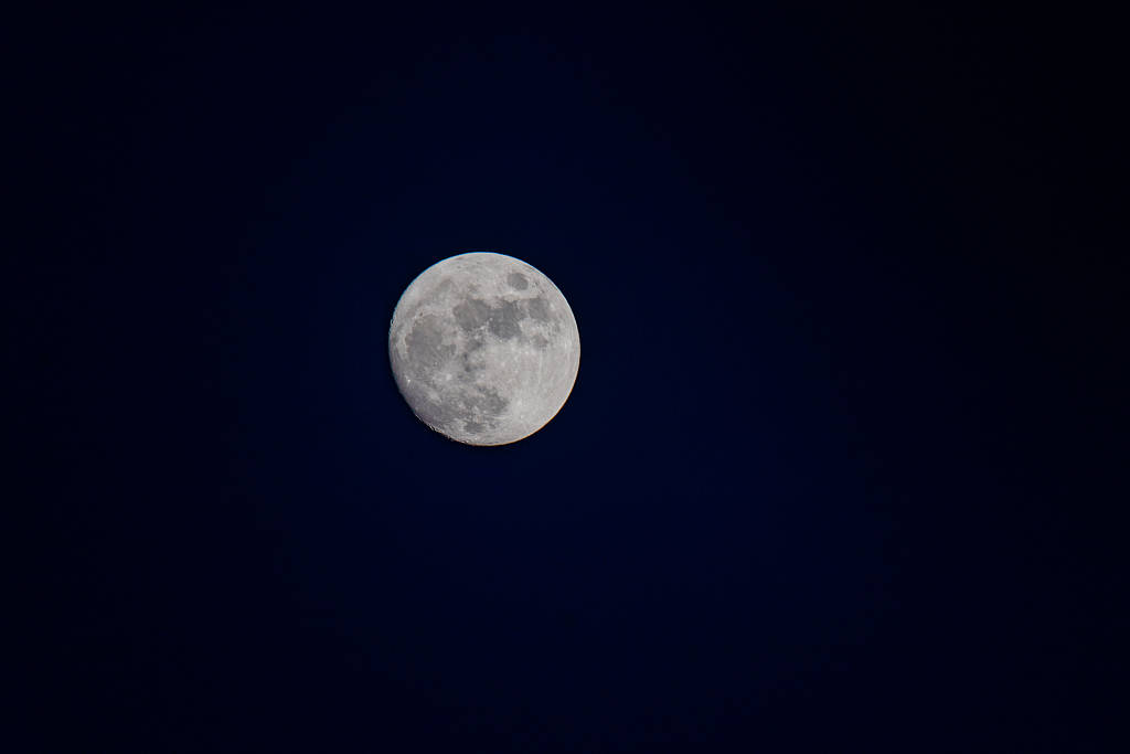 中国|江西赣州：夜幕中渐盈凸月景观壮美