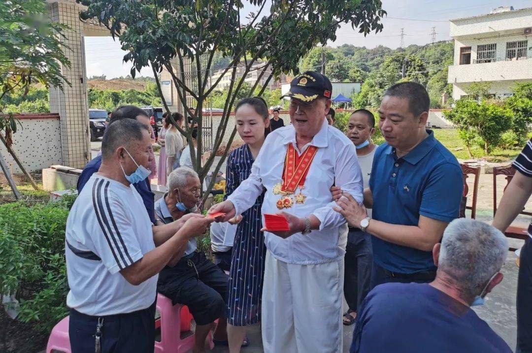 杰出乡贤许应裘先生到留隍镇敬老院看望慰问孤寡老人