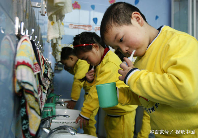 心理准备|幼儿园园长直言：入园后不哭不闹的孩子，家长都做对了这5件事