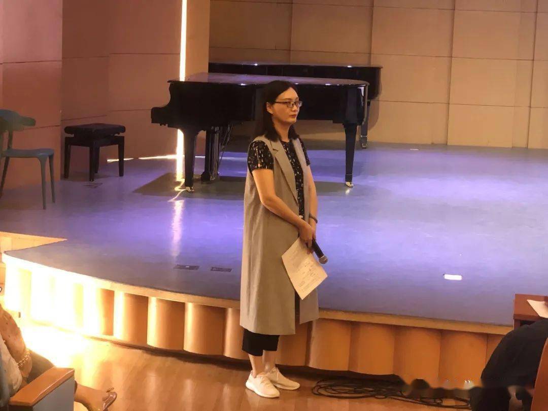 山东省教育厅文体处翟文璐科长,临沂大学音乐学院王秀庭院长出席,六十