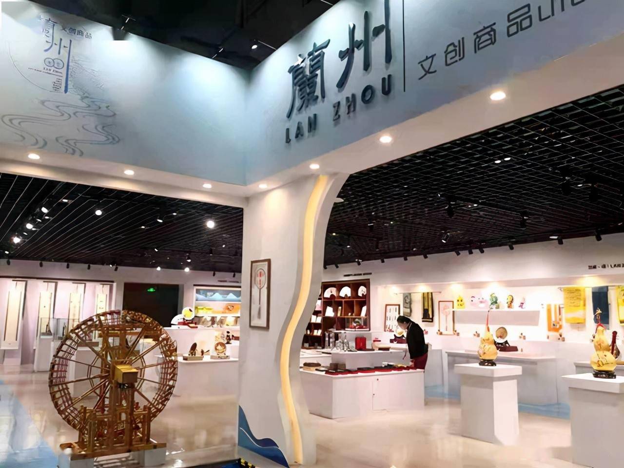 展示"一带一路"沿线国家,国内各省区市的文物,艺术精品,文创产品,旅游