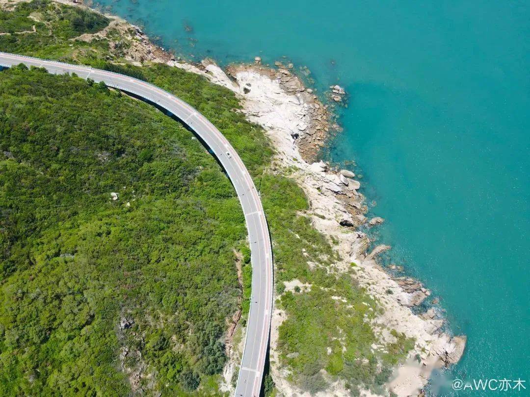 去苏峰山环岛路来一场骑行,享受这里半山半海的美景,迎面而来的微风