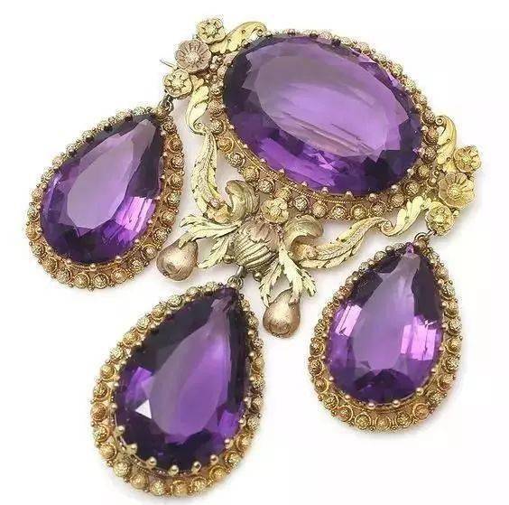 温莎公爵夫人紫水晶项链现身!10个亿的传奇珠宝比罗曼史更动人?