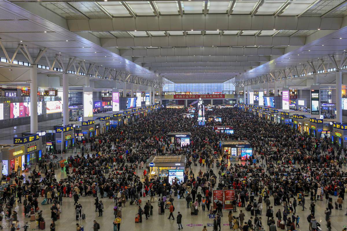 中国最累的高铁站一天接待10万人平均每84秒一趟高铁