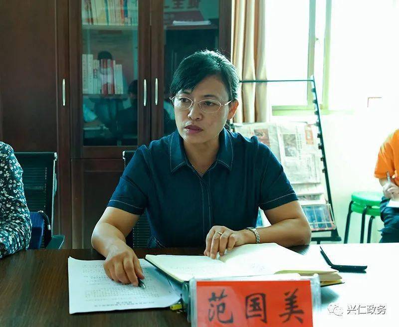 在巴铃镇,听取范国美,陈登鳌及巴铃镇主要领导的汇报后,调研组对兴仁