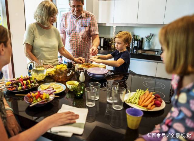 社交能力|幼儿园老师透露：第一天上幼儿园不哭的娃，多半是出自这4种家庭