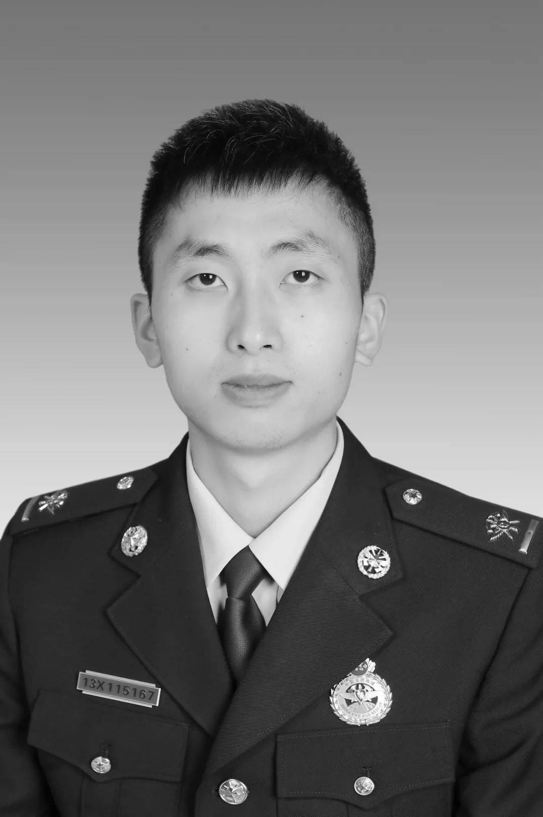 缅怀英烈 铸就忠魂丨省消防救援总队举行烈士纪念日向福建消防英烈敬