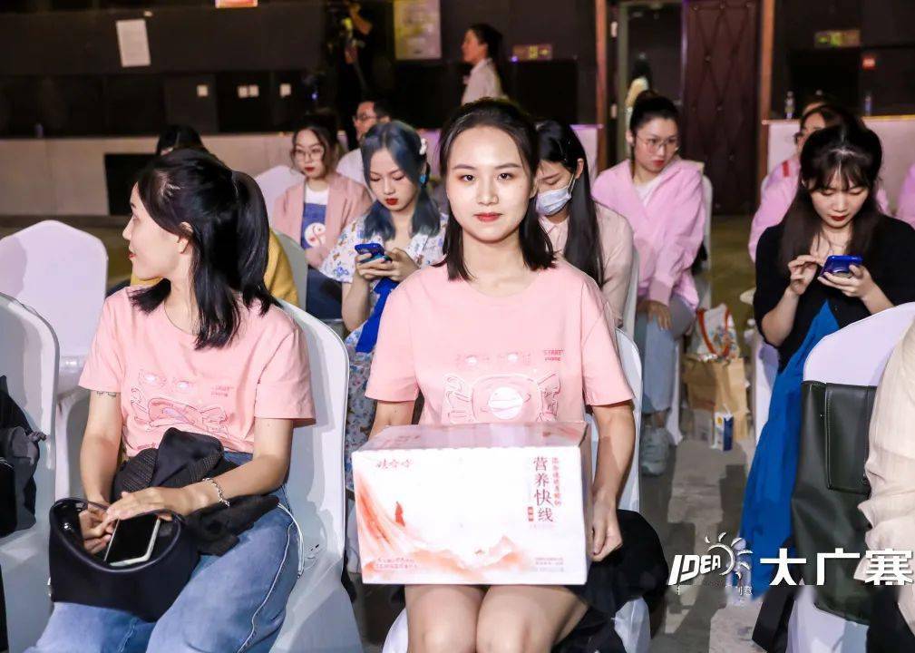 刘泽京先生点评图|junping俊平企业评委 卢洲女士点评图|纳爱斯集团