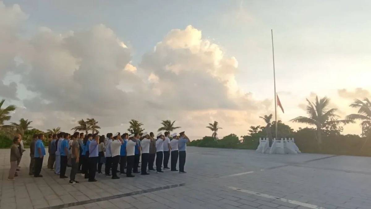 祖国最南端!海南三沙市举行升国旗仪式_岛礁