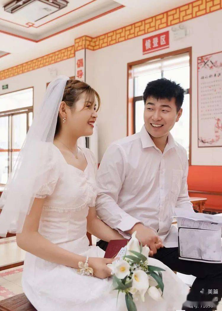 上蔡县民政局婚姻登记处为爱加班,让国庆更喜庆
