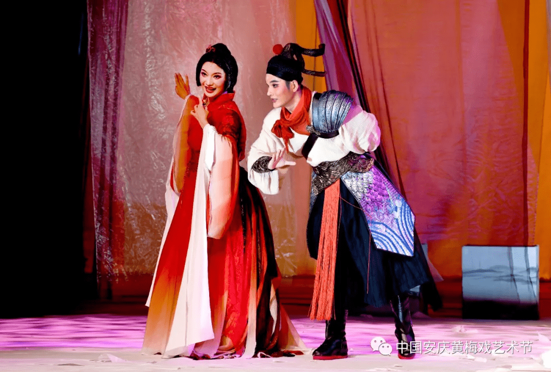 小剧场黄梅戏《美人》安庆上演