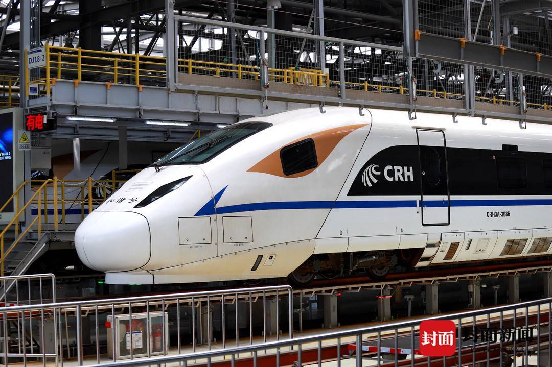 crh380d型动车组于2016年6月起在成都地区运行,目前主要开行绵泸高铁