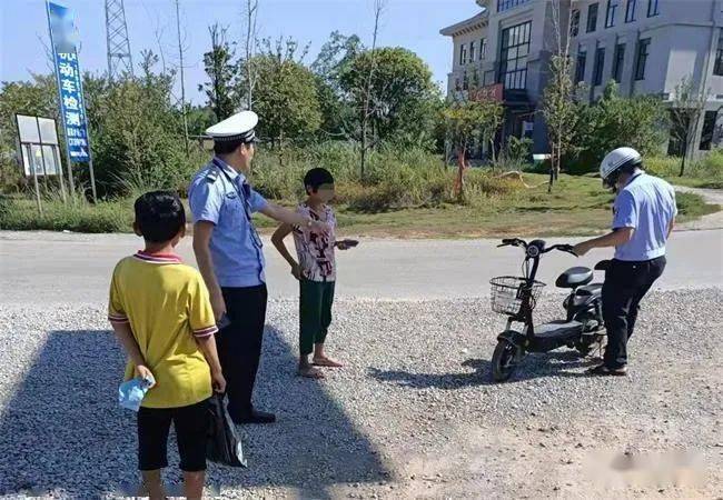 10月4日,宁远县公安局交警大队组织开展了未成年人驾驶摩托车电动车