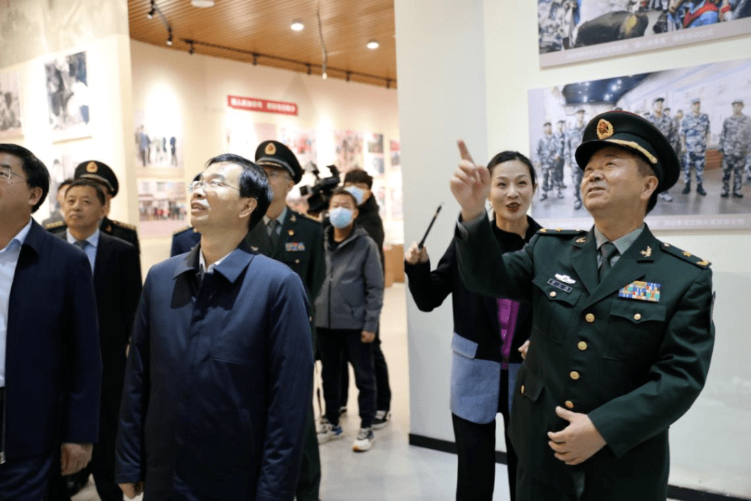 河南省军区少将政委徐元鸿出席开封市军供站暨退役军人就业创业培训