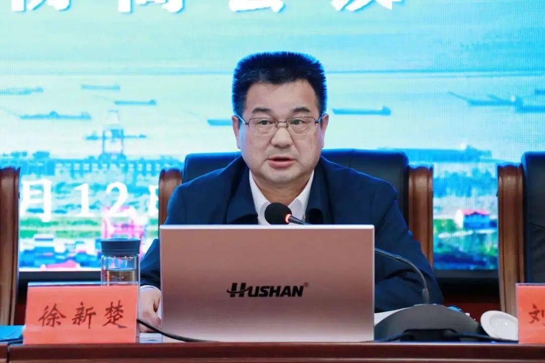 (市政协主席徐新楚主持会议)