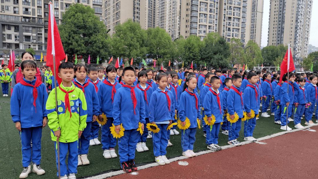 少先队建队日遵义市请党放心强国有我少先队主题检阅式活动在播州举行