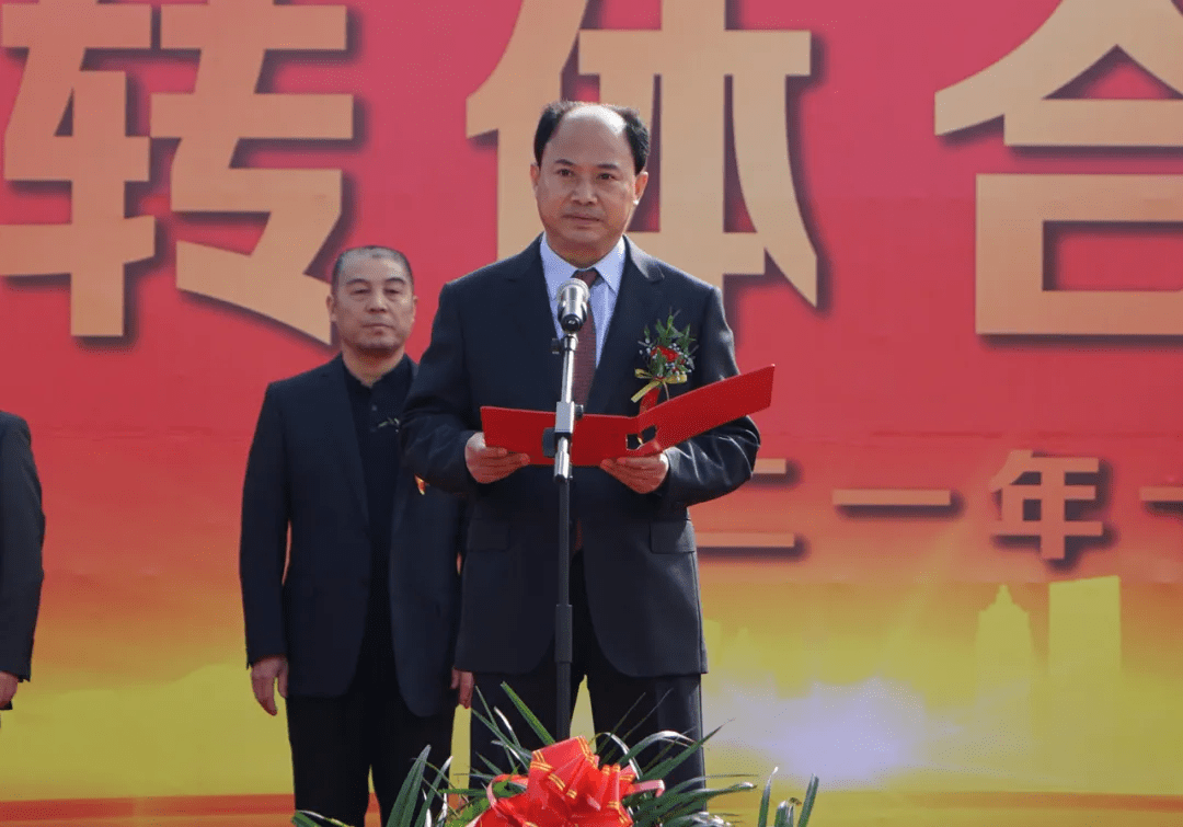 市委副书记,代市长刘宏在仪式上致辞.