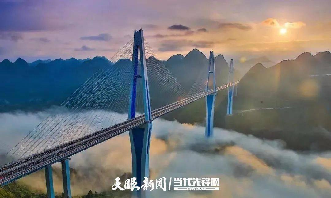 平罗高速平塘特大桥,因拥有332米高的世界最高混凝土桥塔而被誉为"