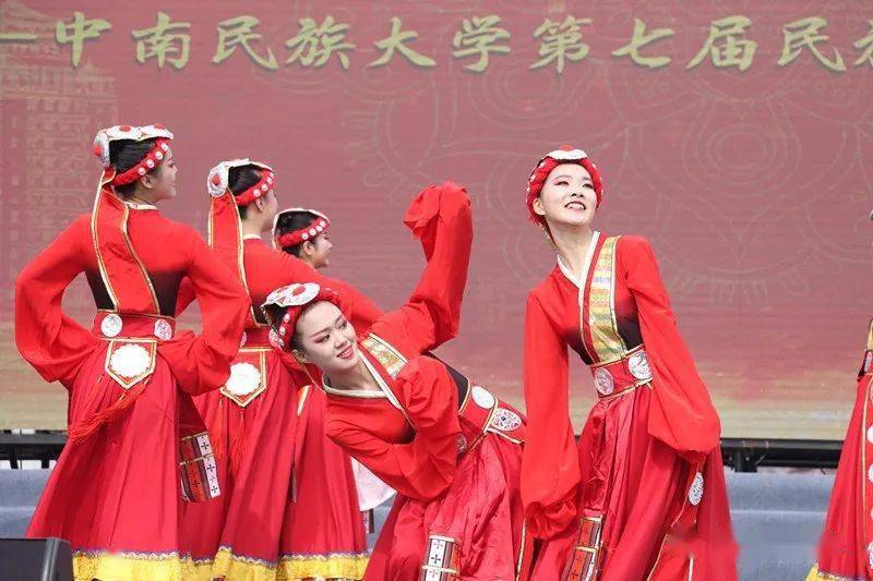 民大节文艺晚会现场丨民大节炫酷视频来袭白天到黑夜的美图大放送