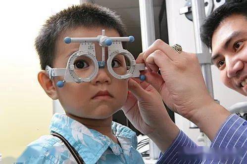验光专题丨孩子轻度近视,戴眼镜究竟是好是坏?