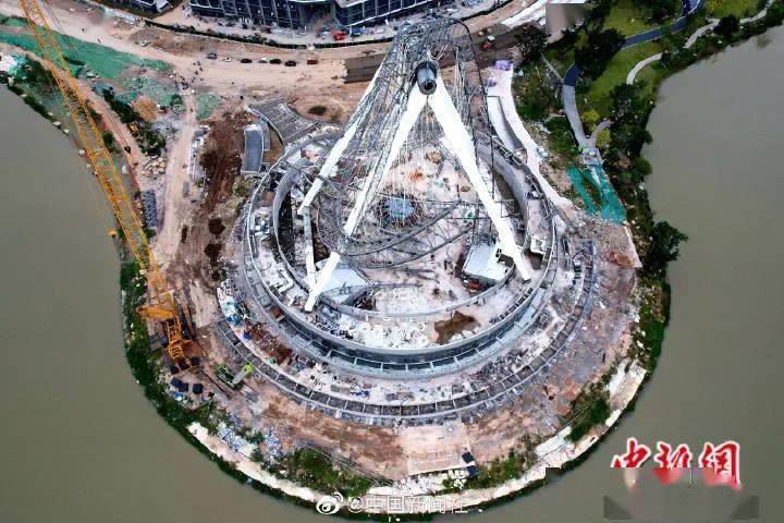 10月18日下午2时40分许 福建福州晋安湖公园 一 在建摩天轮发生倒塌