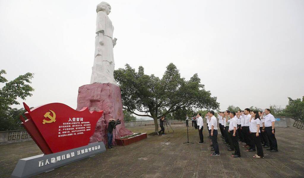 川观新闻记者 秦勇10月19日,自贡大安区大山铺镇江姐村,江姐故里红色