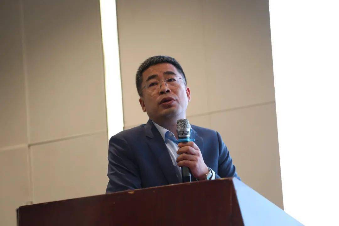 张国滨副总经理以"钢铁行业材料显微分析技术应用"为