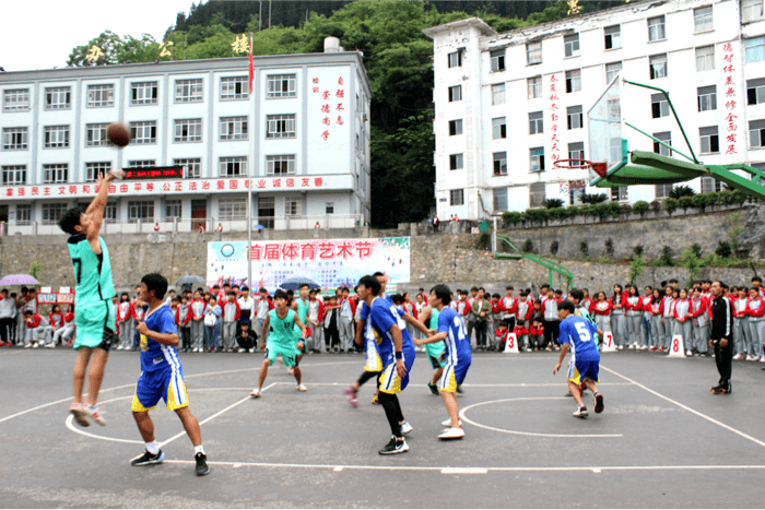 免去镇雄县大湾中心学校副校长职务 罗剑 任镇雄县花朗初级中学校长