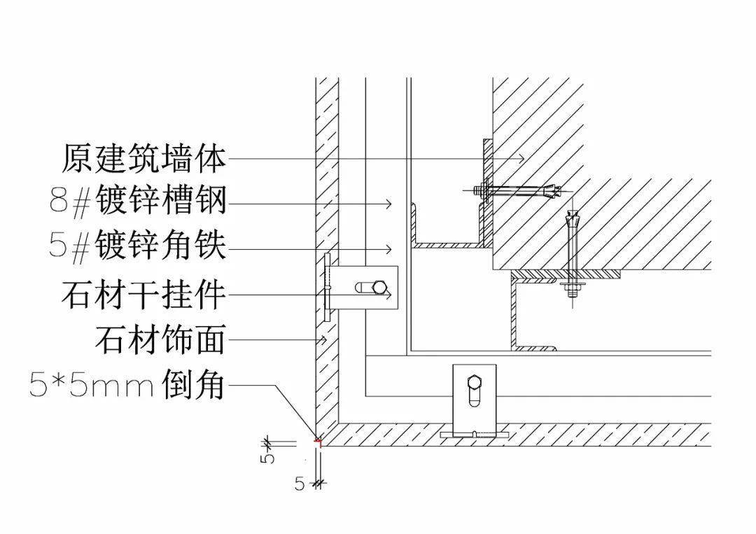 个平面上,需做留缝,倒角,错位或采用收口条等,不建议直接对接施工工序