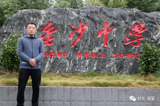 女孩转危为安救起落水女孩义无反顾地扎进冰冷的河水中金沙中学体育