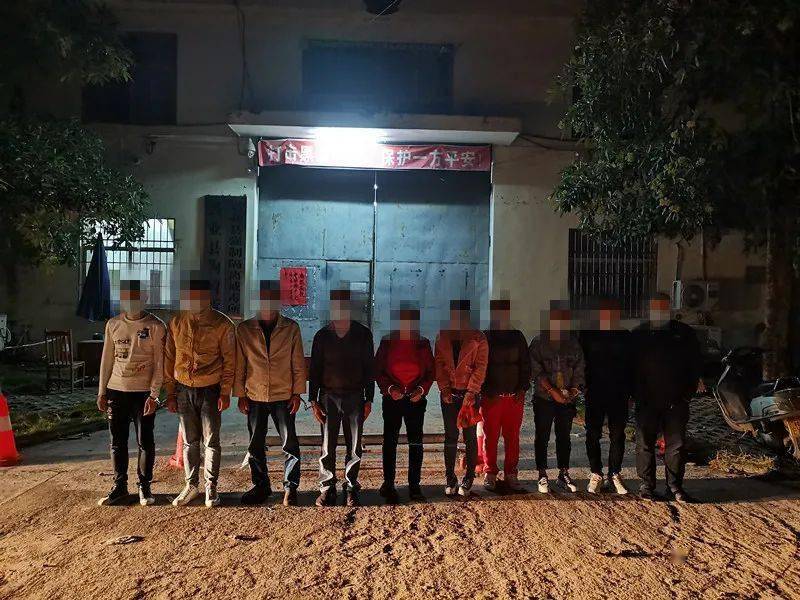 玉林公安又捣毁一个聚众赌博窝点,现场抓获15人!_李耀