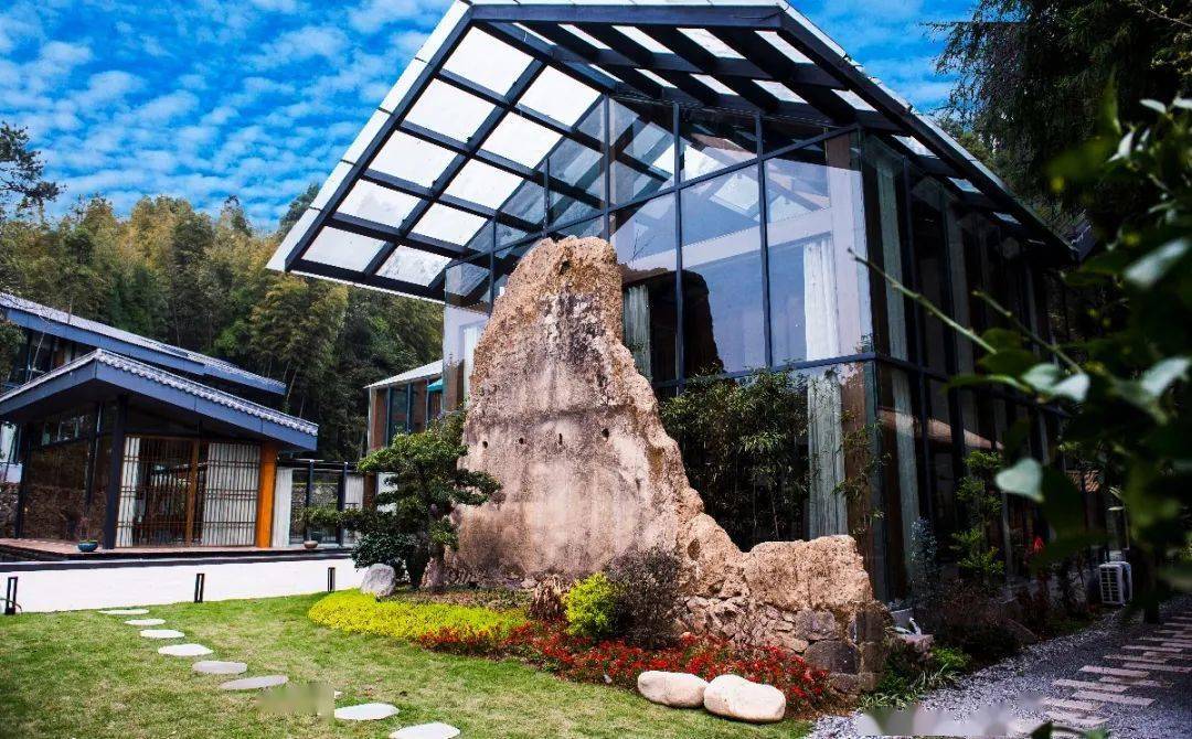 凡璞山社位于永嘉茶园坑古村,民宿的三栋房子都是明清时期风格的古式