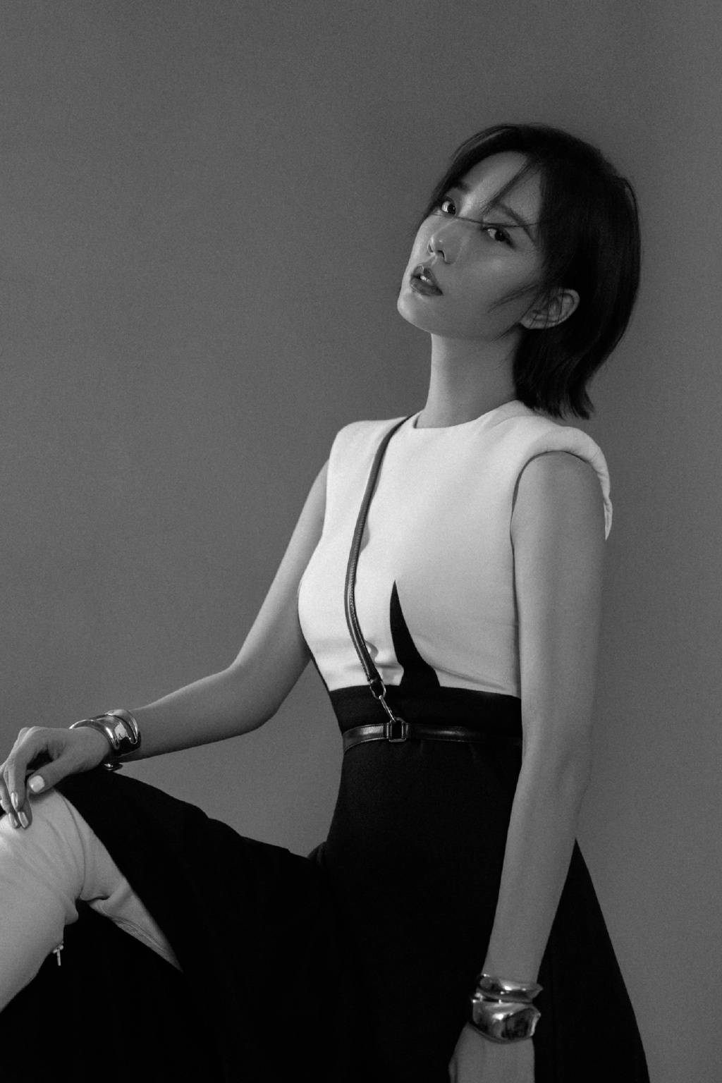 颜色 想把连衣裙穿出帅气的感觉，可以像王珞丹学习，大方好看又A又飒