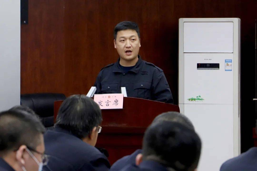 董宪副市长在讲话中强调,一是加强学习锻炼,尽快进入角色.