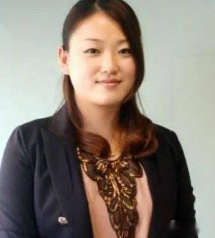 "不知妻美"刘强东,3段情史3个女大学生,每个都是他人生的转折点