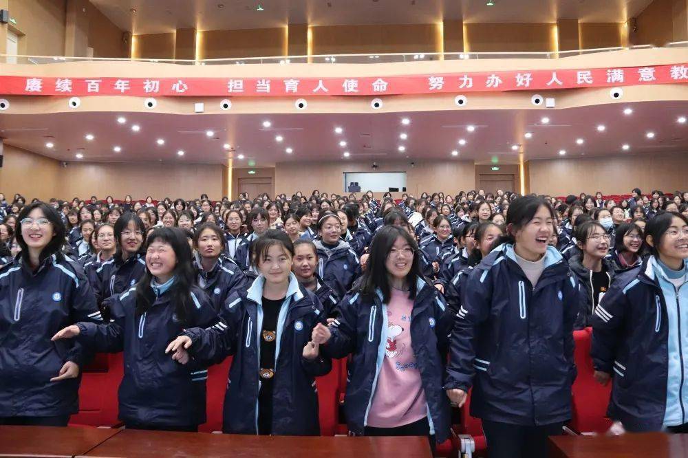 "守护花季,绽放青春"——平邑一中新校区举办女生心理