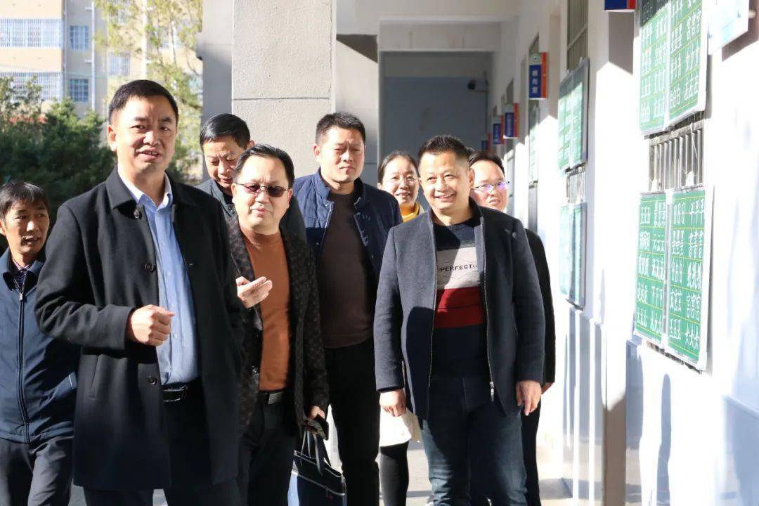 党委书记,局长包金跃到城关中心小学,红石中学调研