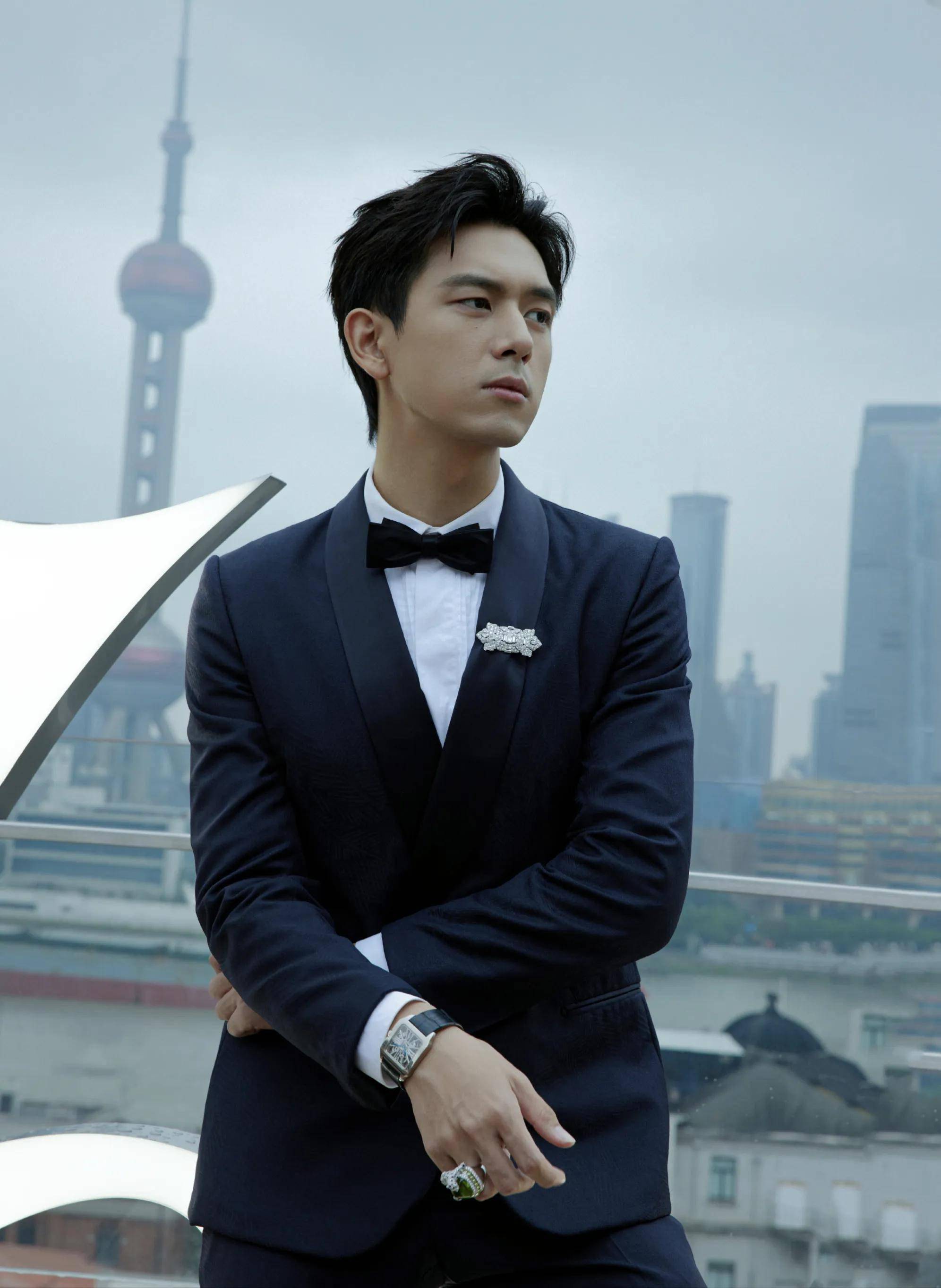 暖男明星李现时尚写真:阳光英俊,仪表堂堂