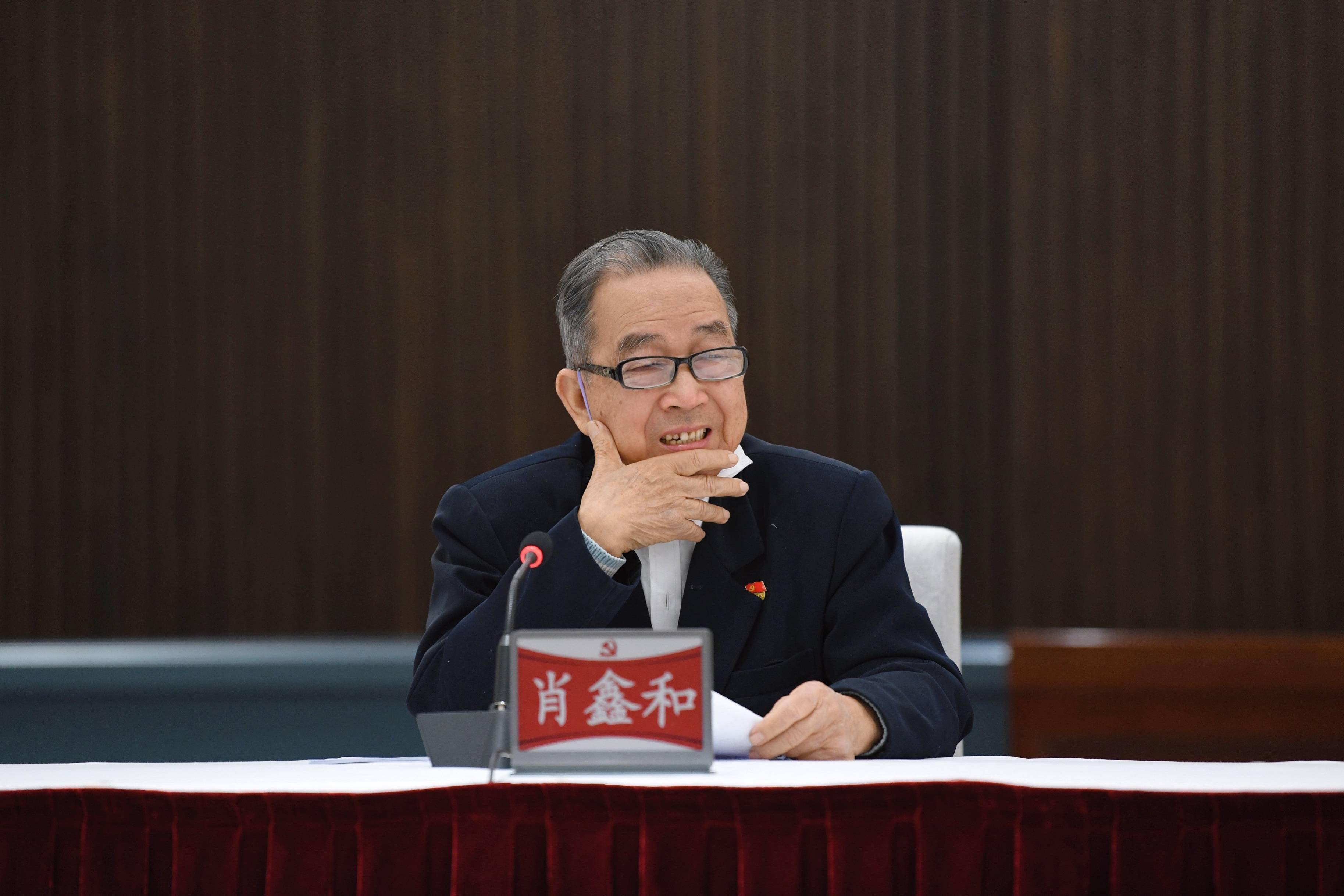广州市召开道德模范座谈会,共论以新气象成风化人_赖宣治_肖鑫_教育