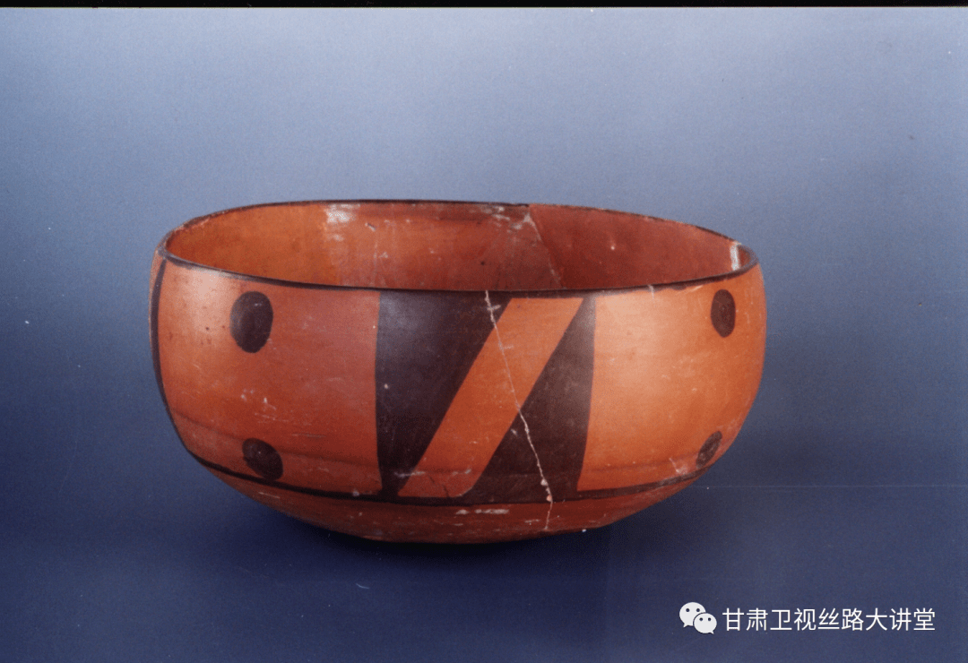 大地湾出土的仰韶文化陶器