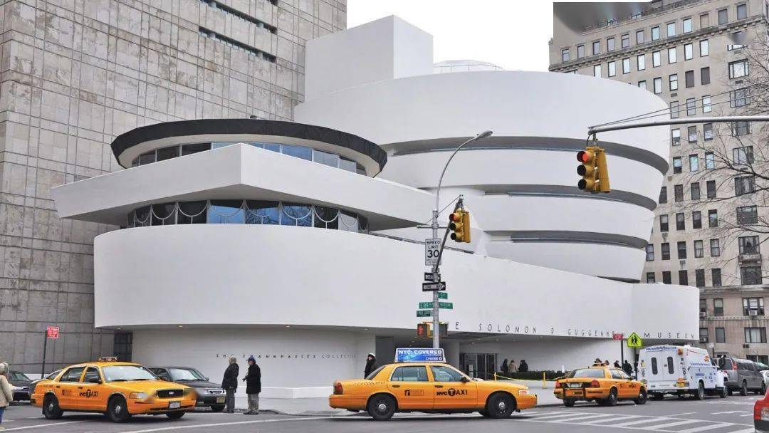 纽约古根海姆博物馆是 纽约著名的地标性建筑之一,是由建筑四大师之