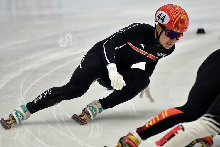 短道速滑世界杯日本站收官山东运动员李文龙斩获一枚接力银牌