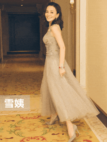 完美身形被成龙相中,出演《功夫瑜伽》一炮而红.